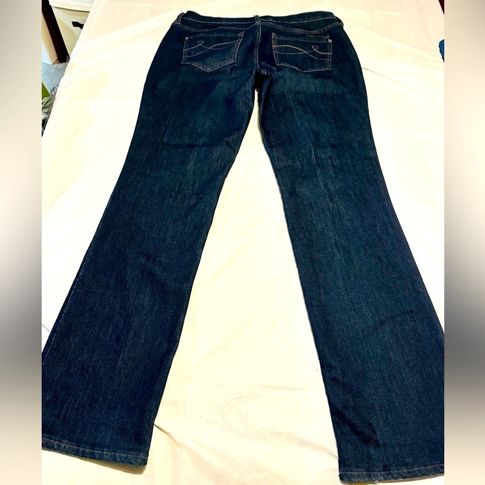 DKNY Jeans women’s size 6p straight leg excellent condition!